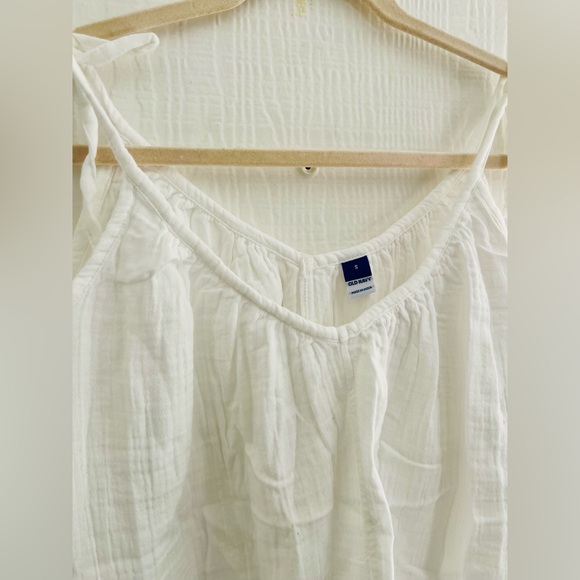 Old Navy white tie strap tank top. Size small. - Picture 2 of 2